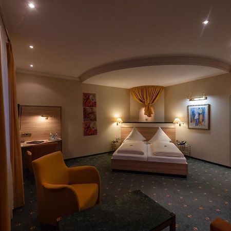 Hotel Am Schloss Illertissen Bagian luar foto