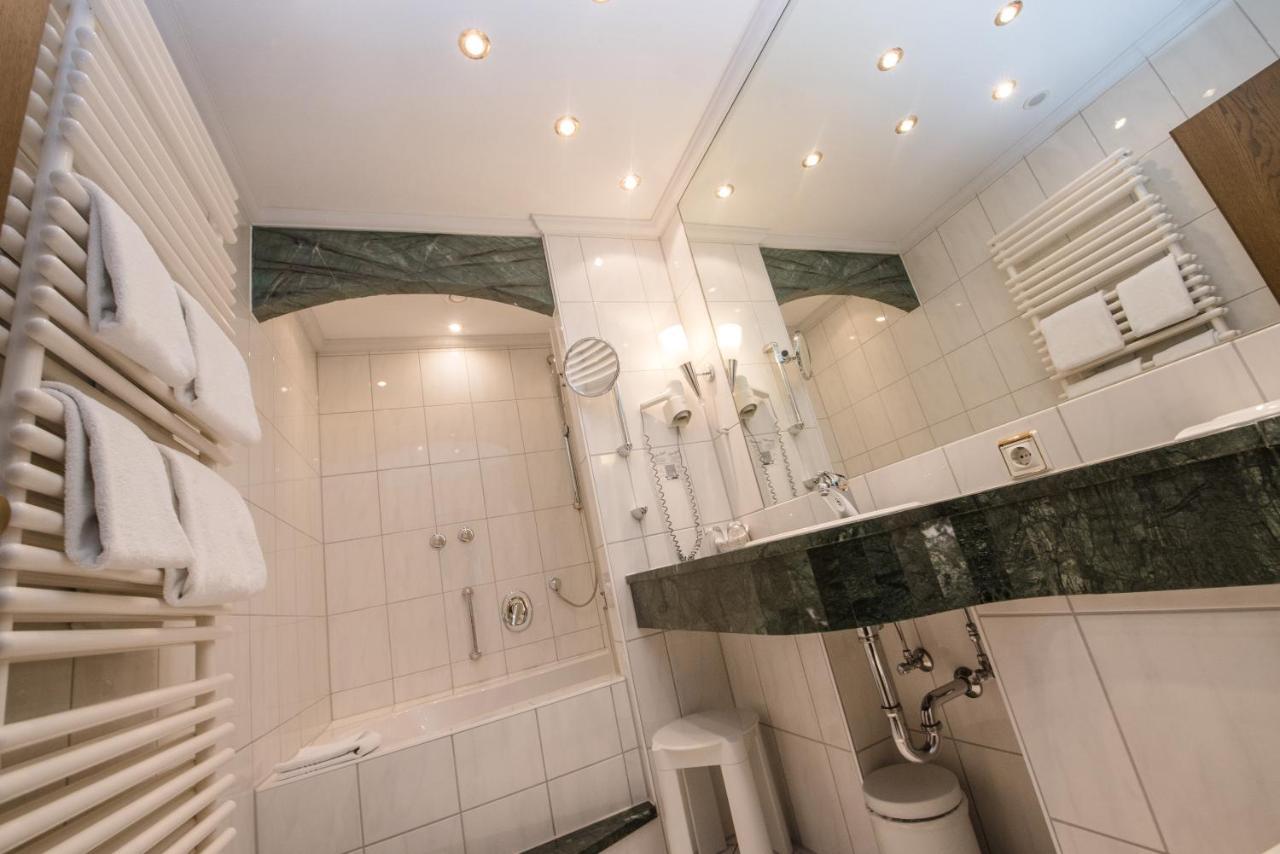 Hotel Am Schloss Illertissen Bagian luar foto