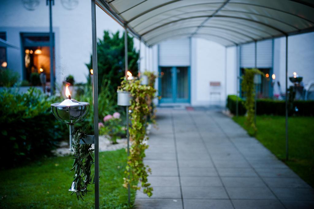Hotel Am Schloss Illertissen Bagian luar foto