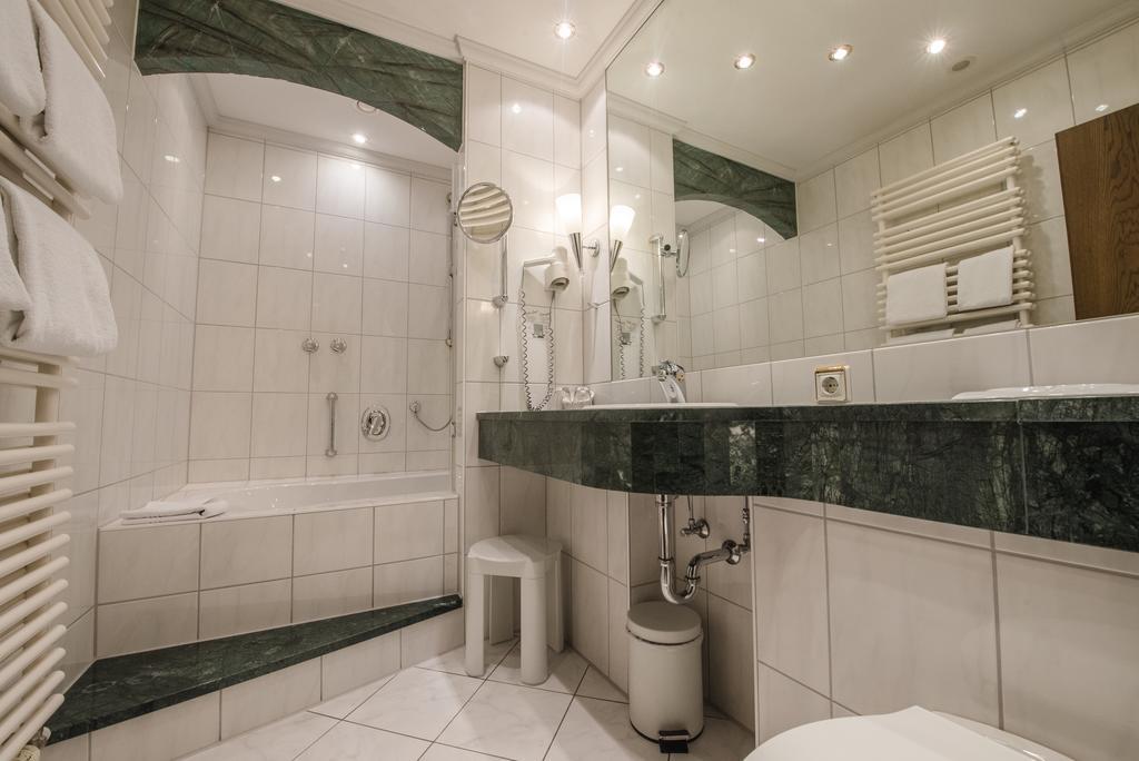 Hotel Am Schloss Illertissen Bagian luar foto