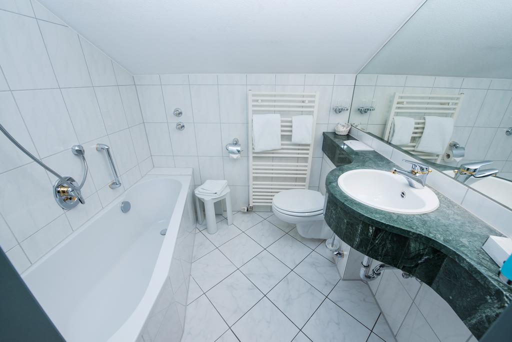 Hotel Am Schloss Illertissen Bagian luar foto