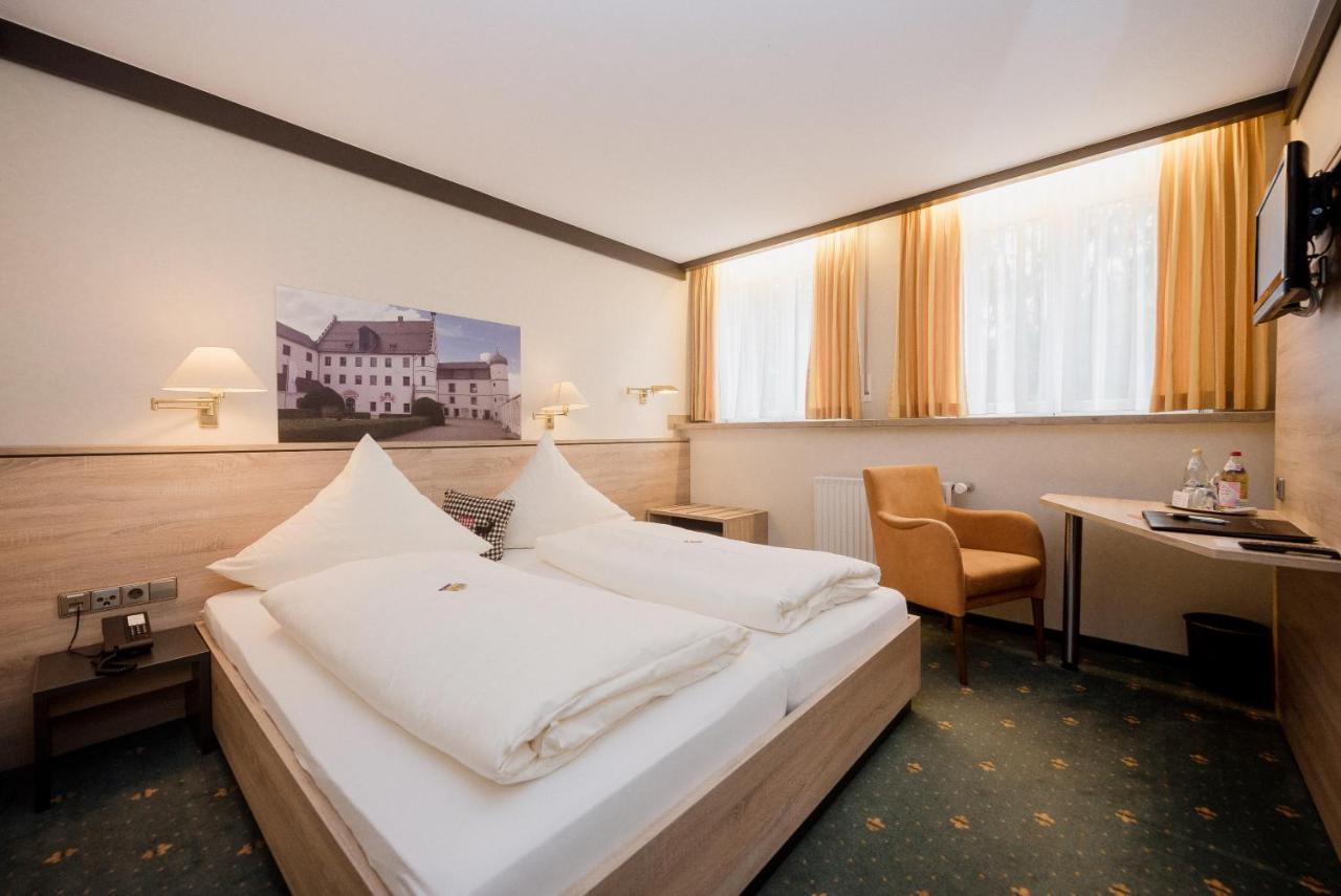 Hotel Am Schloss Illertissen Bagian luar foto