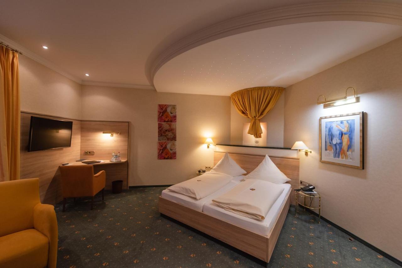 Hotel Am Schloss Illertissen Bagian luar foto
