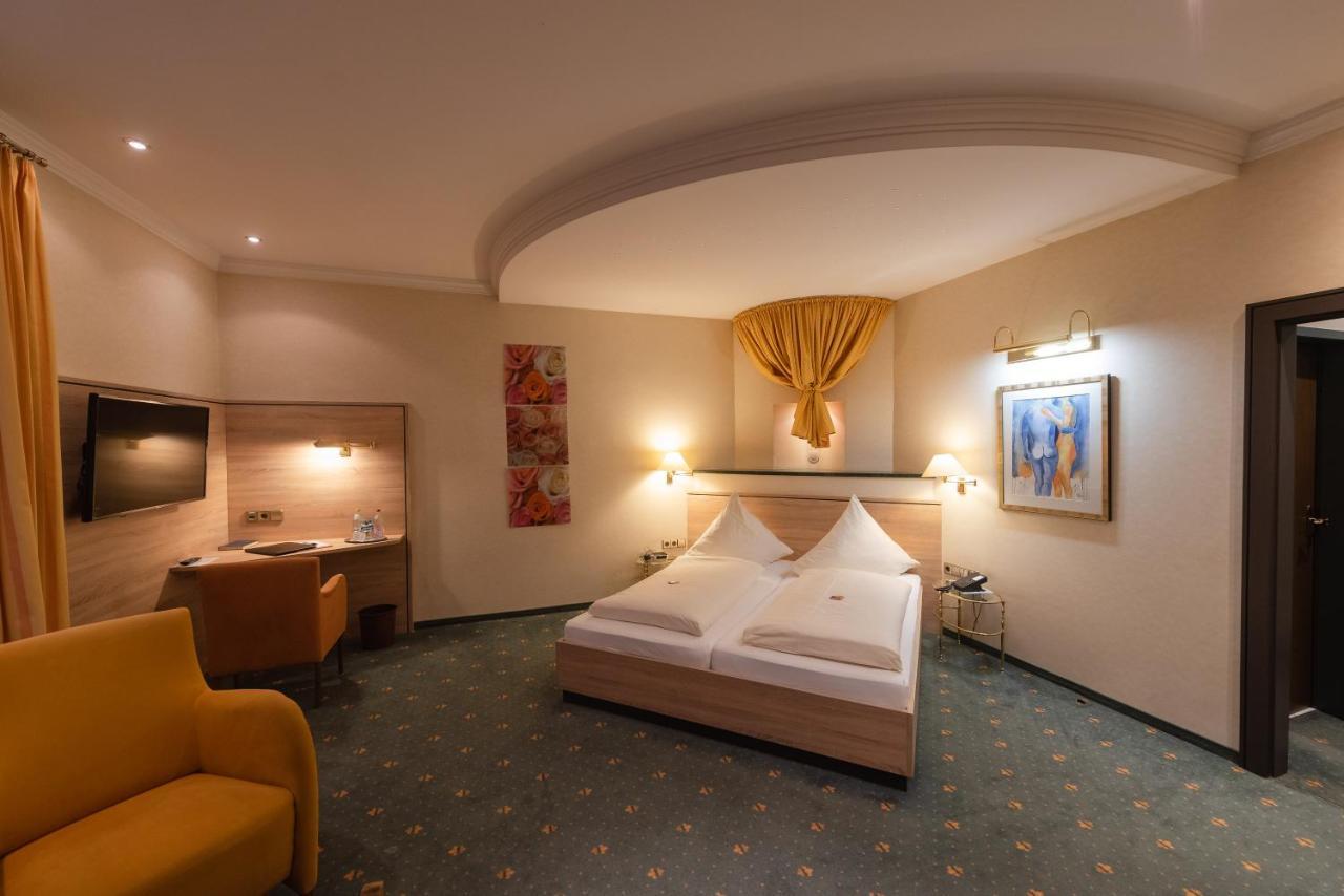 Hotel Am Schloss Illertissen Bagian luar foto
